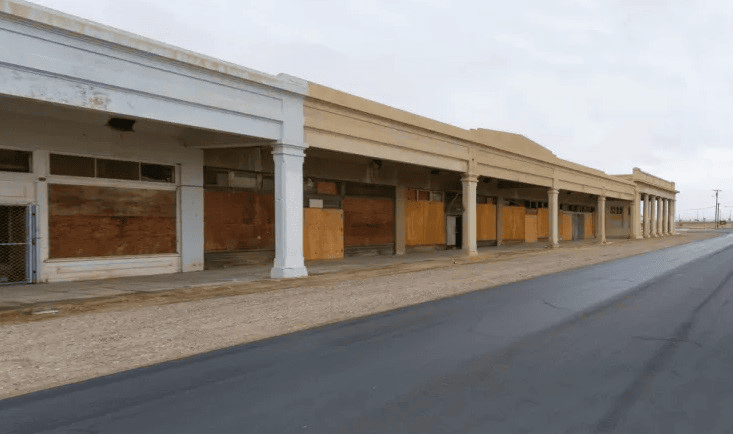A photo of an abandoned strip mall. 